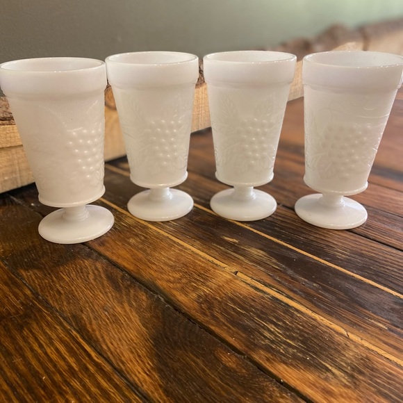 Anchor Hocking Dining Vintage White Milk Glass Footed Tumblers Set